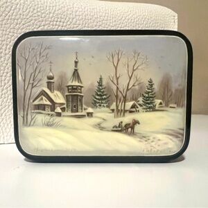 Ukrainian Lacquer Trinket Jewelry Box, Fedoskino, Hand Painted, Winter Landscape